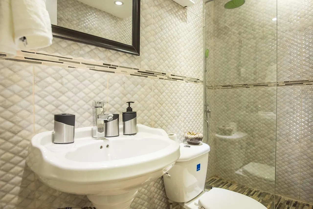 Emerald One Bedroom Suite At Turtle Towers Ocho Rios Lägenhet